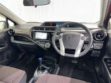 運転席まわりです。 各操作スイッチは使いやすい位置に配置されてます。