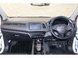 操作性に優れた運転席となります!小物入れや各ボタンの配置にこだわり、使いやすいです!座り心地もよく視認性も良好なのでロングドライブもお任せ下さい!