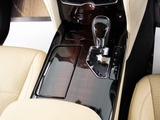 使いやすさや安全性を追求したステアリング周り!高級車ゆえにスイッチ類が多いのも特徴ですね!考え尽くされた配置ですぐに使いこなす事が出来ますのでご安心下さい!是非、体感してみて下さい!!