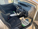 運転席はドライバーが居心地や運転席の快適性を左右する大切な場所です。目立った汚れもなくホールド感も良いので、心地よく使用いただけると思います。