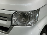LEDヘッドライトは、点灯の瞬間から最大光量を発揮し、突然暗くなるトンネルなどでの安定感を高めます。