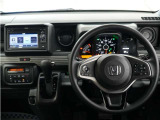 運転にかかわる様々な操作を安全に行えるように視点移動が少なく、操作性に配慮されたスイッチ類が凝縮されたコクピットです。