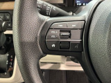 ステアリングにオーディオ操作スイッチが付いています。オーディオ画面に直接タッチしなくても操作が出来ますので、運転に集中できます。