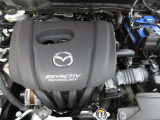「SKYACTIV-G(ガソリン)」は、規格外の高圧縮を実現し、世界のエンジン技術者に驚きを与えました。さらに、それを維持したままノッキングの発生を抑え、熱効率を向上、走りにも寄与したエンジンです。
