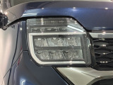 LEDヘッドライトは、点灯の瞬間から最大光量を発揮し、突然暗くなるトンネルなどでの安定感を高めます。