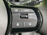 【アダプティブクルーズコントロール】高速道路での長距離走行が楽に!!自動で速度を保つクルーズコントロールが、衝突軽減システムと連携し、前方の車両を感知して車間を保つように速度調節してくれます!!