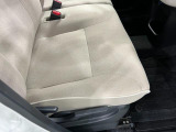 痛みの出やすい運転席シートの角、フロアマット、座面、ともに良好です