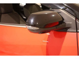 サイドターンランプ付きドアミラー。車両のドレスアップと右左折時の被視認性を兼ね備えたお洒落なミラーです。