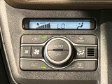 温度設定さえしておけば車内空調は&rdquo;AUTOエアコン&rdquo;にお任せ。運転に集中出来ますよ!