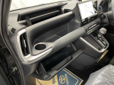 ダッシュボード周辺画像です。小物を置くのに便利な収納スペースです(^^♪