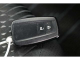 ■スマートキー■ 鍵を身に着けていれば、ドアの施錠・開錠が可能です!バッグから鍵を探し出す必要もないので、たくさん荷物を持っていたり雨の日傘をさしている時にも便利ですね!