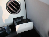運転席で使用できる収納式ドリンクホルダーです。