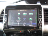ナビゲーションは純正メモリーナビを装着しております。AM、FM、CD、DVD再生、Bluetooth、フルセグTVがご使用いただけます。初めて訪れた場所でも安心ですね!