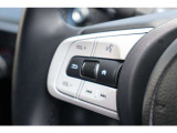 ハンドル左部分でオーディオ操作が可能。そのため、運転中でも目線をずらさずに安全運転♪また、メーターの表示切替もダイヤル式でお好みに合わせられます。