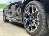 BMW純正アルミホイールです。納車時にはアルミホイールコーティングも承っております!是非ご検討下さいませ。