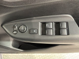 狭い駐車場で便利な電動格納ドアミラーが付いています。