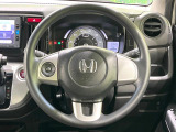 インテリアに合わせたデザインのステアリングは、運転される方のことも考え、運転しやすい形状、大きさです。是非一度、実際に触ってお確かめください。