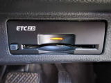 スッキリと収まったETC2.0ユニット。 やはり便利さからマストアイテムになってきましたね。