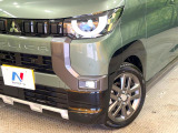 【LEDヘッドライト】悪天候や夜間走行時も良好な視界を確保し安心して運転できる高輝度LEDヘッドライトを装備!点灯速度が早く、消費電力も抑えられています。