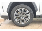 純正なので車に似合うデザインになっていますね。スタッドレスタイヤもご相談下さい。