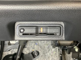 ハンドルの真下にETCがついています。高速道路の料金所の通過も楽々です。 カードの取り出しもしやすい場所についています。