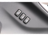 運転席のポジションを2つ、記憶させることができます。ボタンを押すと設定したポジションに電動で移動します。