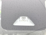 【スマートアシスト】走行中に前方の車両等を認識し、衝突しそうな時は警報とブレーキで衝突回避と被害軽減をアシスト。より安全にドライブをお楽しみいただけます。