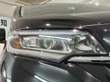LEDヘッドライトは、点灯の瞬間から最大光量を発揮し、突然暗くなるトンネルなどでの安定感を高めます。