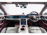 運転席からの眺めです。視界の良さが特徴です。