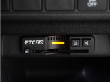 ◆ETC2.0装着◆進化したドライブ体験。料金収受システムだけだったETCが生まれ変わって、高速道路を賢く使うETC2.0に進化しました。多彩な情報サービスが便利で快適なドライブ体験を提供します。