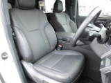 【内装】アルファードの車内です♪もちろん、フロアマットもついてますよ〜!