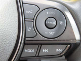 ブルートゥースに接続すれば、スマホに入れている音楽が聞けたり運転中に電話がかかってきてしまった場合もハンドルから電話を取ることができます!