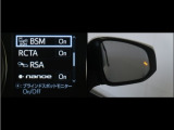 隣車線を走る車両をレーダーで検知し、ドアミラーでは確認しにくい後側方エリアに存在する車両に加え、急接近してくる車両も検知します。車両を検知するとドアミラーに搭載されたLEDインジケーターが点灯します。