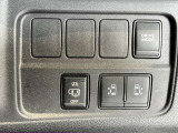 両側オートスライドドアです♪運転席のボタンやキーのボタンでも開閉できます!手荷物がいっぱいの時でも簡単にドアの開け閉めができるのでとっても便利です♪