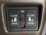 【両側パワースライドドア】スマートキーや運転席のスイッチで後席両側スライドドアの開閉が可能♪電動だから力を入れてドアを開ける必要が無く、小さなお子様でも簡単に開け閉めでき快適です♪