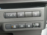 ブレーキペダルを踏み続けなくていい。オートブレーキホールド!ブレーキを踏んで停車した際、自動的にブレーキ力を保持します。ブレーキ力が保持されている時アクセルペダルを踏むと自動的にブレーキ解除されて発進