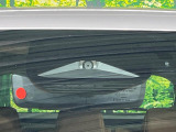 【プリクラッシュセーフティ】前方の車両等を検知し、衝突しそうな時は警報で注意を促し、ブレーキを踏む力をサポート。ブレーキを踏めなかった場合は衝突被害軽減ブレーキが作動、衝突回避をサポートします。