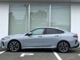 BMW Premium Selection 2年間走行距離無制限保証、安心もBMWクオリティ。BMWメカニックによる360度チェックの納車前点検。交換基準に達した部品があれば、BMW純正部品だけを使用し整備した後にお引渡しします。