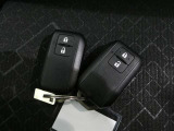 キーを取り出さずにドアを施錠&解錠。クルマの始動も可能です。