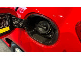 メルセデス・ベンツは全モデルに『水性塗料』を採用しています。従来の油性塗料に比べ、塗装時に出す有害物質を大幅に低減しており、地球環境の保護に貢献しています。
