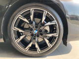 純正19インチホイール装着。