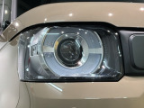 LEDヘッドライトは、点灯の瞬間から最大光量を発揮し、突然暗くなるトンネルなどでの安定感を高めます。