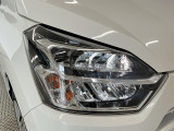 【LEDヘッドライト】現代の主流のライト。明るい光が瞬時に立ち上がり、必要な場所を均一に照らします。寿命も長く省エネで、スタイリッシュなデザインです♪
