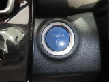 スマートキー装備車なので、キーを取り出さなくてもエンジン始動が可能です。