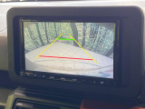 【バックカメラ】駐車時に後方がリアルタイム映像で確認できます。大型商業施設や立体駐車場での駐車時や、夜間のバック時に大活躍!運転スキルに関わらず、今や必須となった装備のひとつです!
