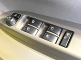 【電動格納ミラー】サイドミラーは電動格納式となっており、狭い駐車場でもキズがつくリスクを抑えられます。