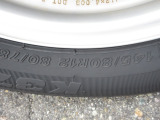 タイヤサイズは、145/80R12です。