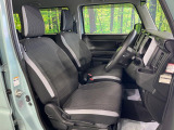 運転席シート廻りは使用感も少なく、良好な状態となっています。前オーナー様が丁寧に使っていたことがよくわかりますね。