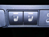 運転席と助手席には寒い時にうれしいシートヒーターが装備されてます。