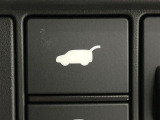 【パワーバックドア】スマートキーや運転席のボタンを押すだけでリアゲートが自動で開閉します!荷物を持っている時や、高い位置にあるバックドアを閉める際に便利な機能です♪
